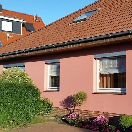 Holiday Apartment With 2 Bedrooms *
